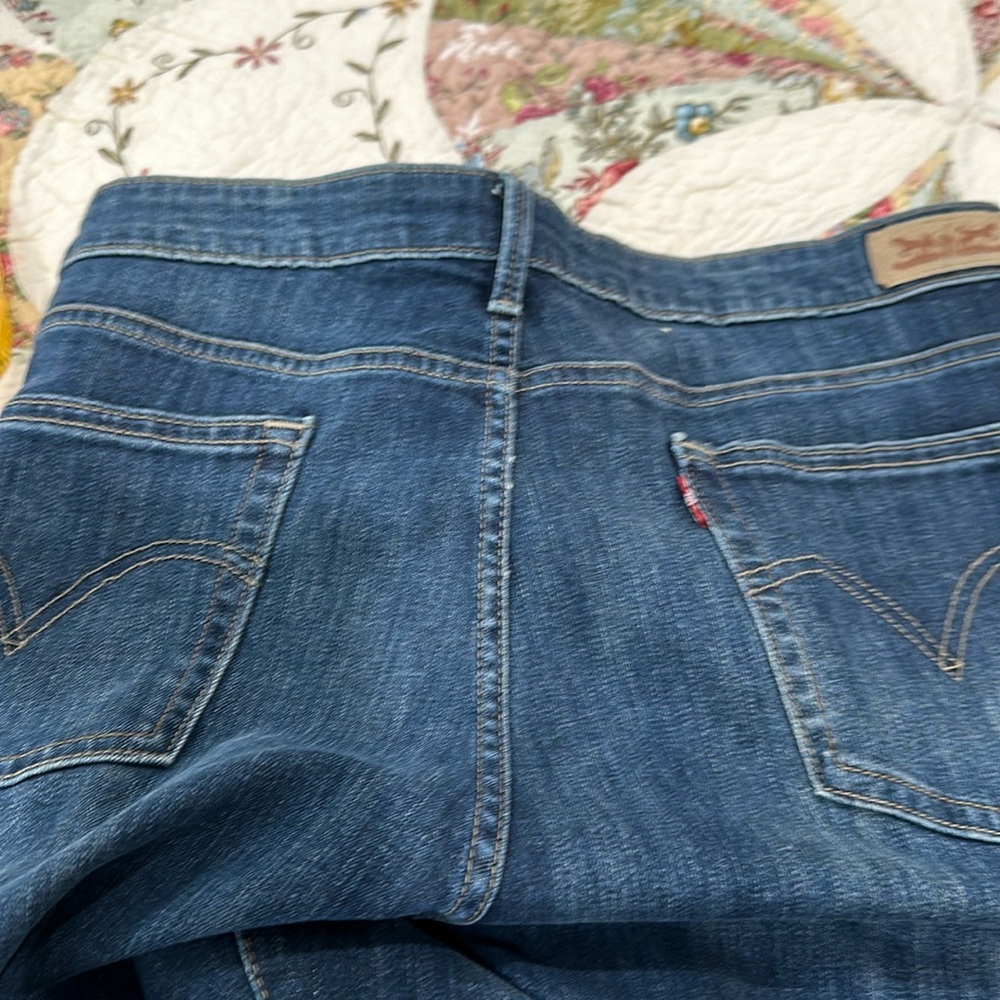 Levi capri